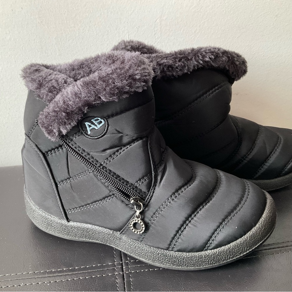 AB Waterproof Non-Slip Winter Snow Boots - EUC